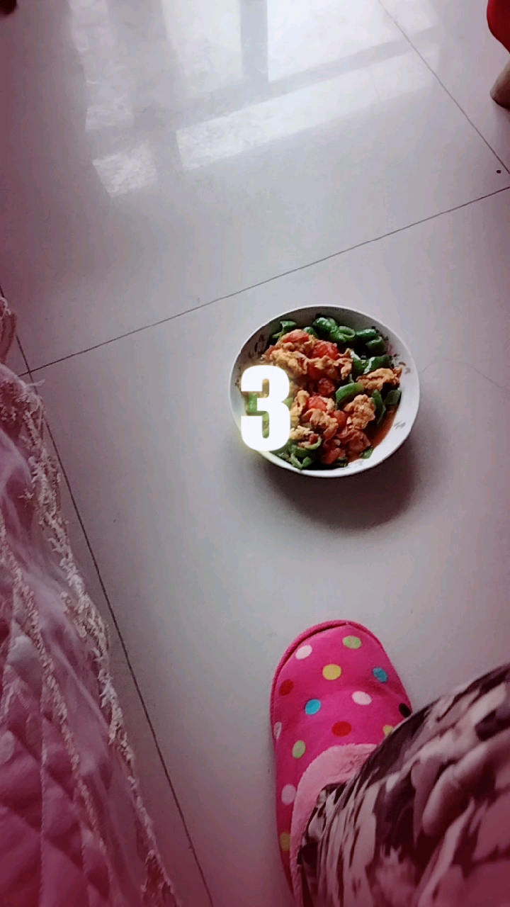 西红柿尖椒炒鸡蛋