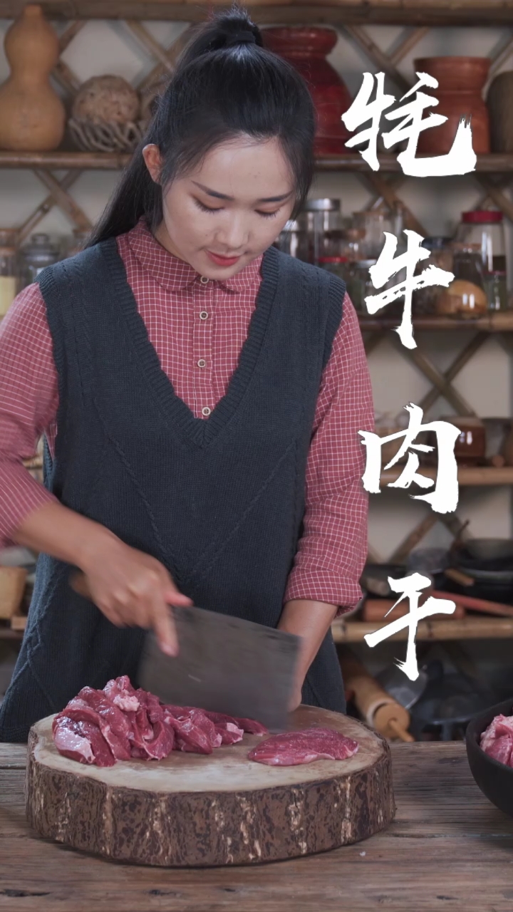 #美食看中国#30斤牦牛肉，腌制一晚上，做成一盘牛肉干，鲜嫩爽口不塞牙，这才是香格里拉的味