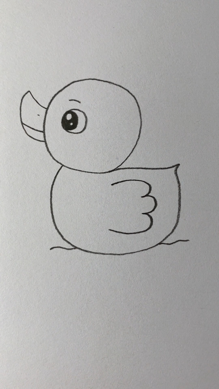 画一只可爱的小黄鸭