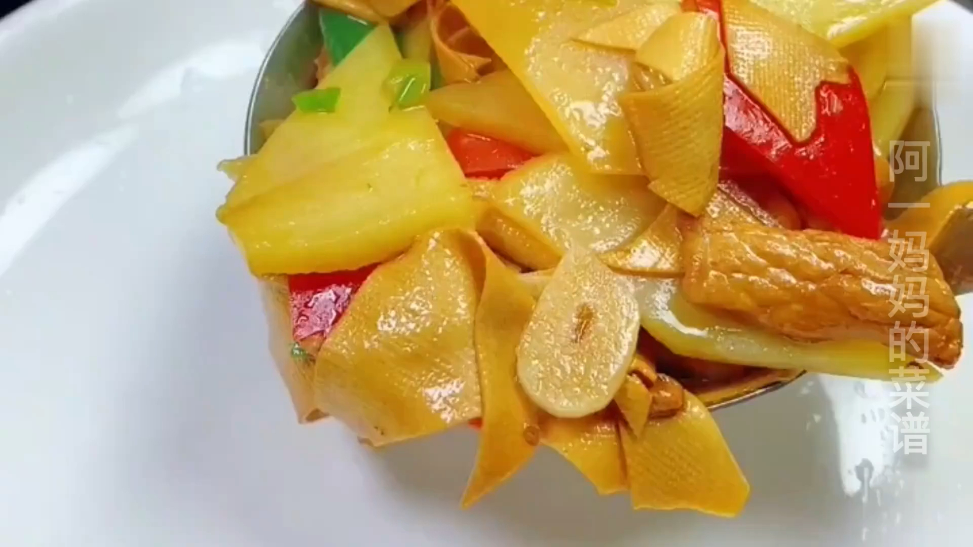 干豆腐炒土豆片,色香味俱全的一道菜,看着就想吃