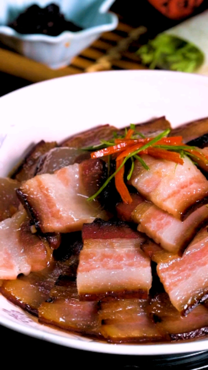 #腊肉#酱肉卷饼,冬季里不可缺少的美食。