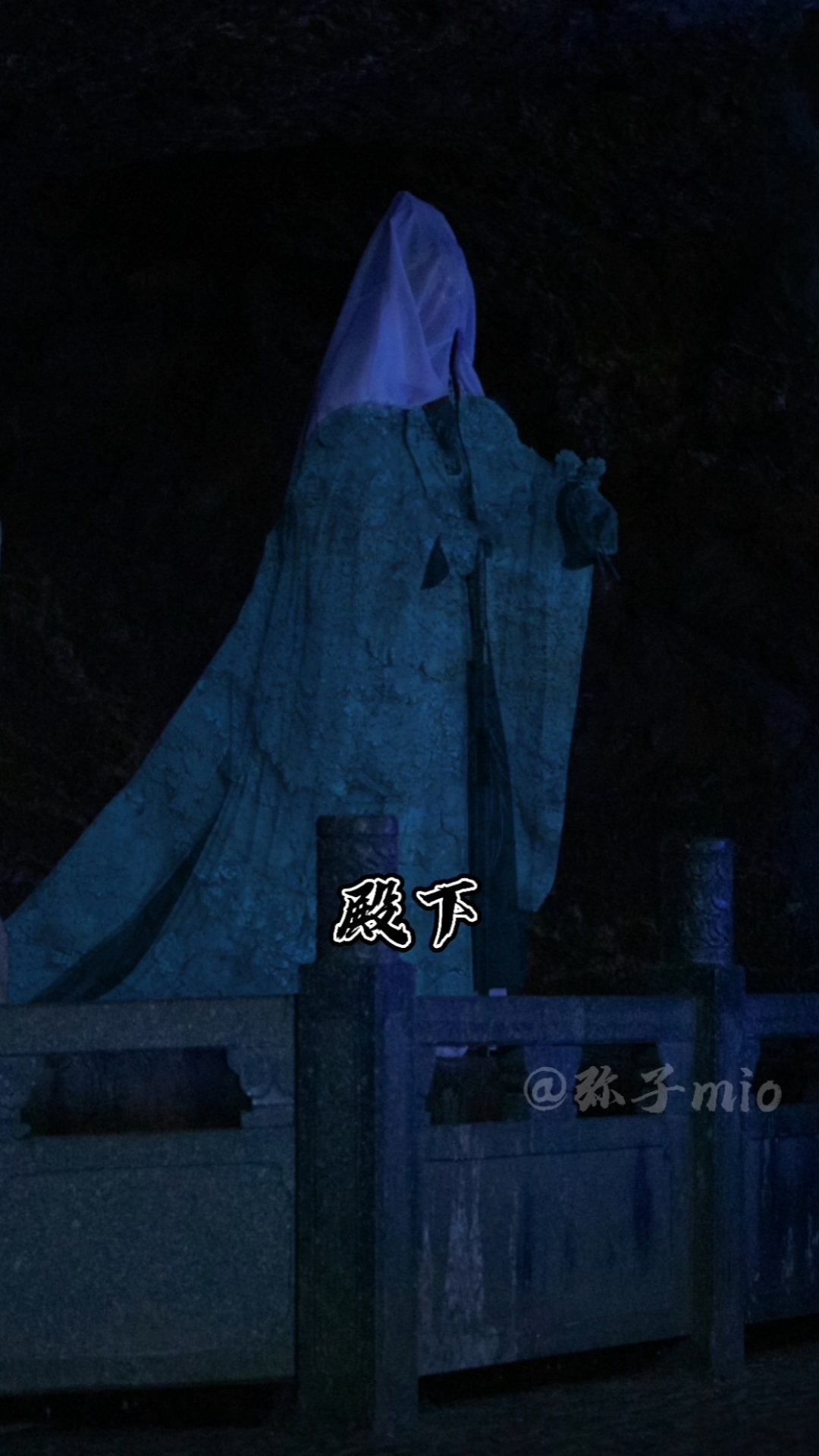 #天官赐福#八百年前万神窟,不仅让花城撑过了铜炉山中的极端痛苦,还让他小心翼翼的爱被谢怜得