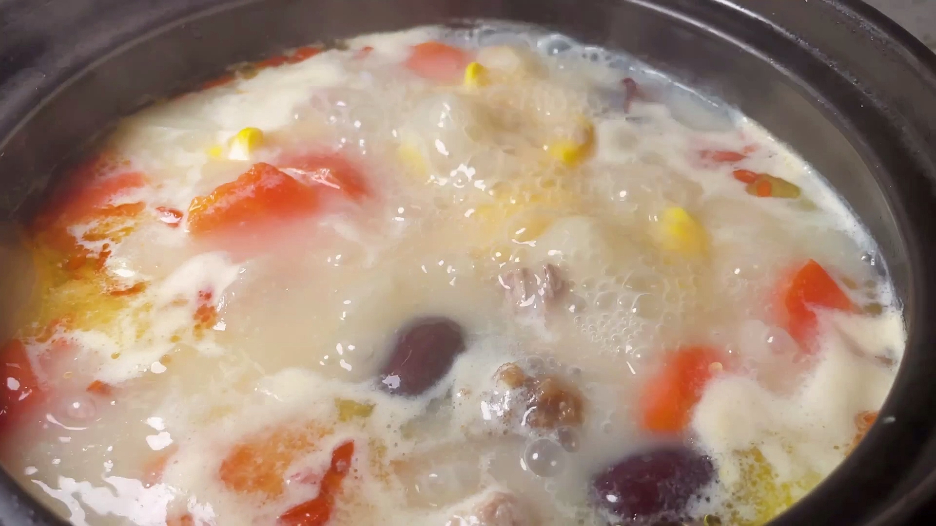 #美食#你知道为什么饭店做的汤如牛奶般香浓奶白?原来最后一步才是关键