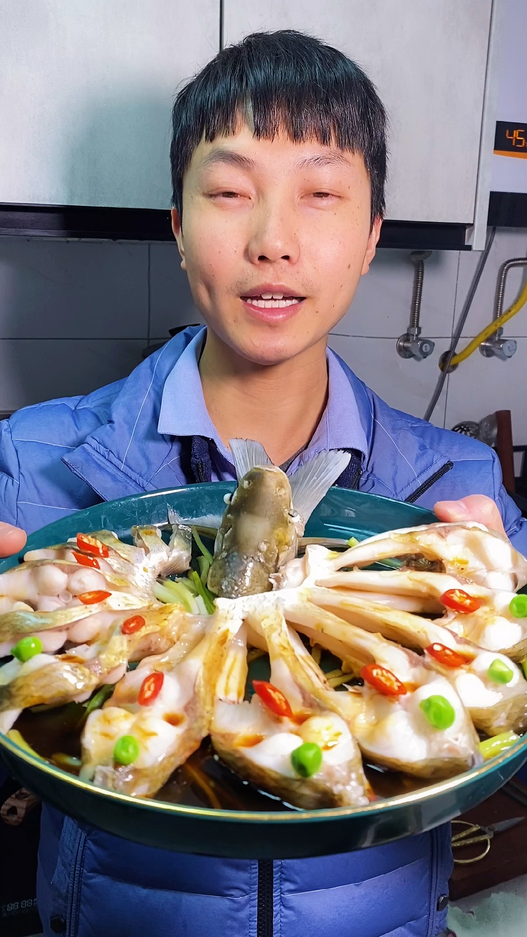 年夜饭上可以做个孔雀开屏鱼