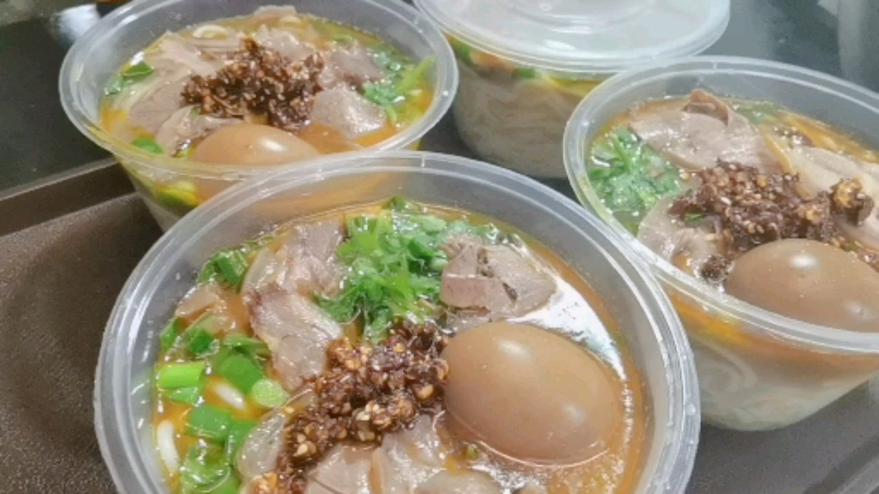 贵州金香林遵义羊肉粉培训总店,打包几份羊肉粉,回家!