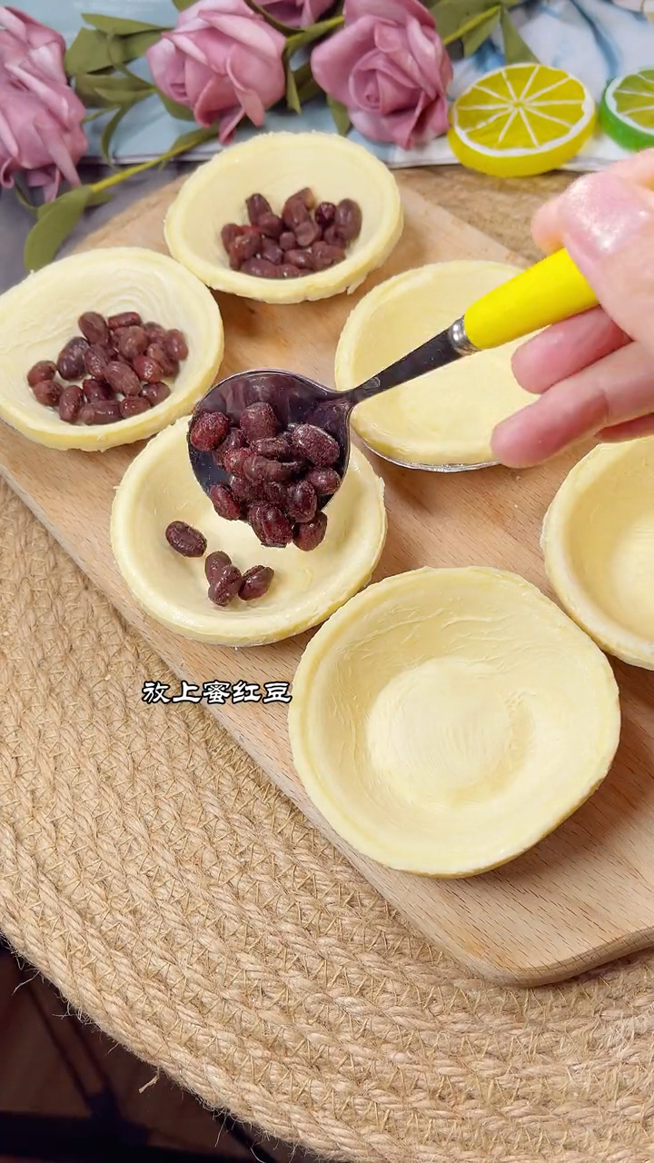 #春日好食光#吃不完的蛋挞皮用来做个红豆派吧，简单又好吃