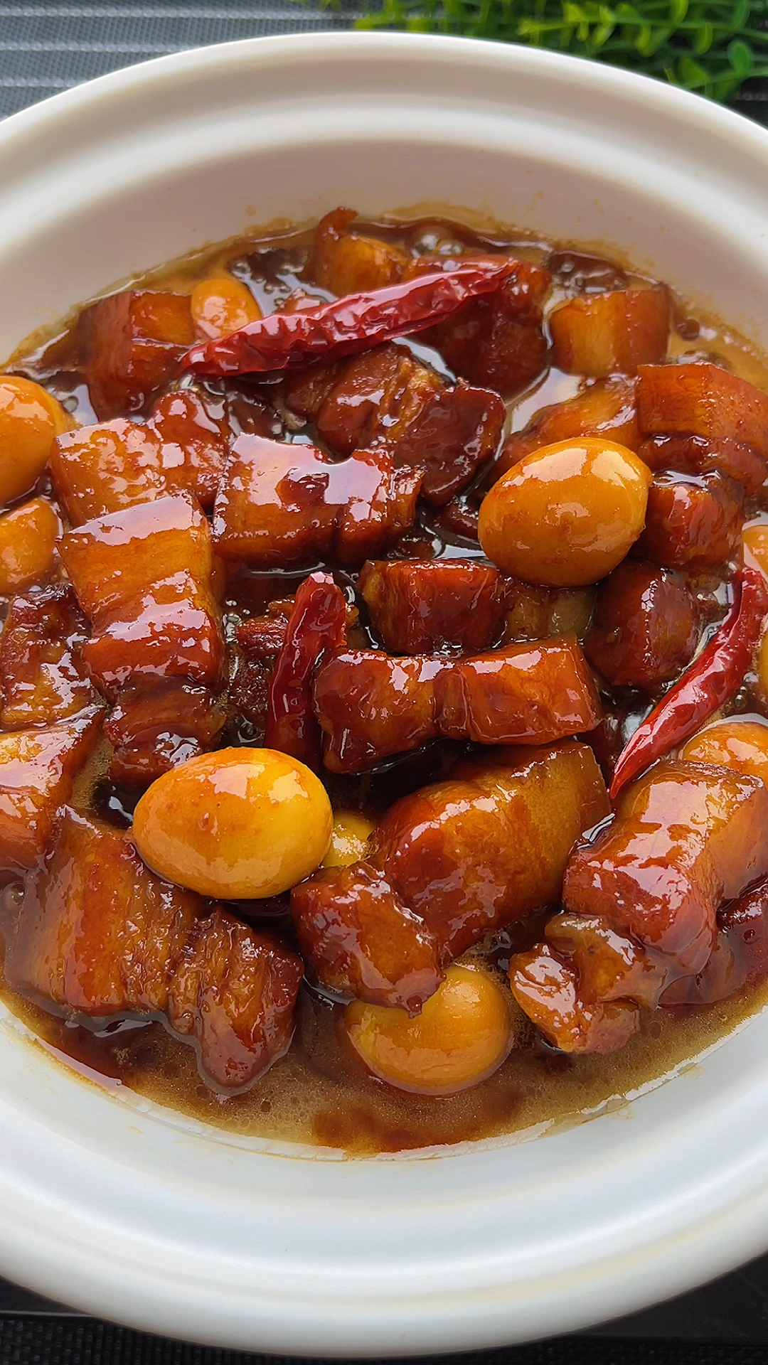 今天分享红烧肉简单的做法,肥而不腻,全家人都爱吃~