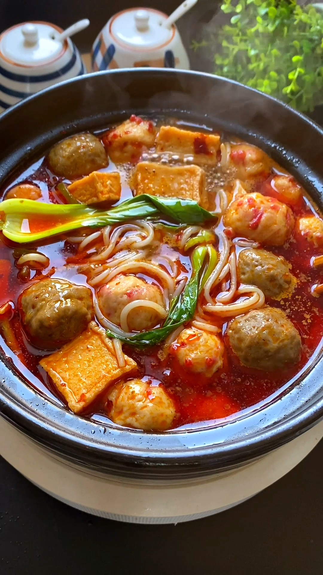 #美食#天越来越冷了,赶紧给自己安排一锅砂锅米线,超满足