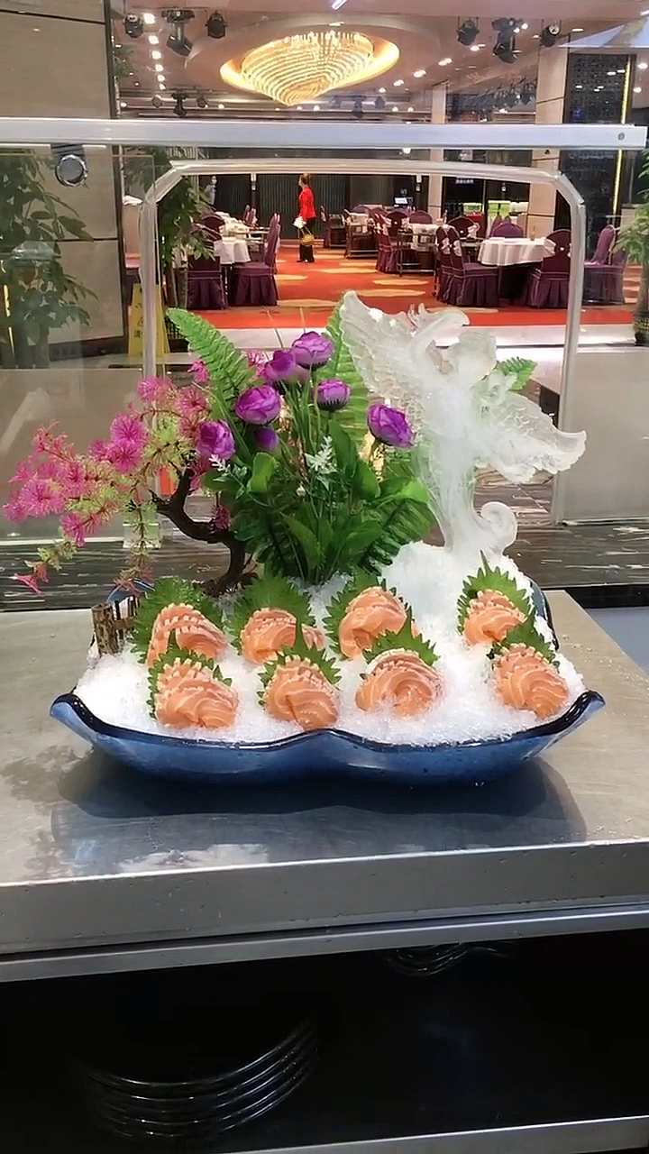#刺身#土豪吃的三文鱼腩刺身,这造型漂亮吗?