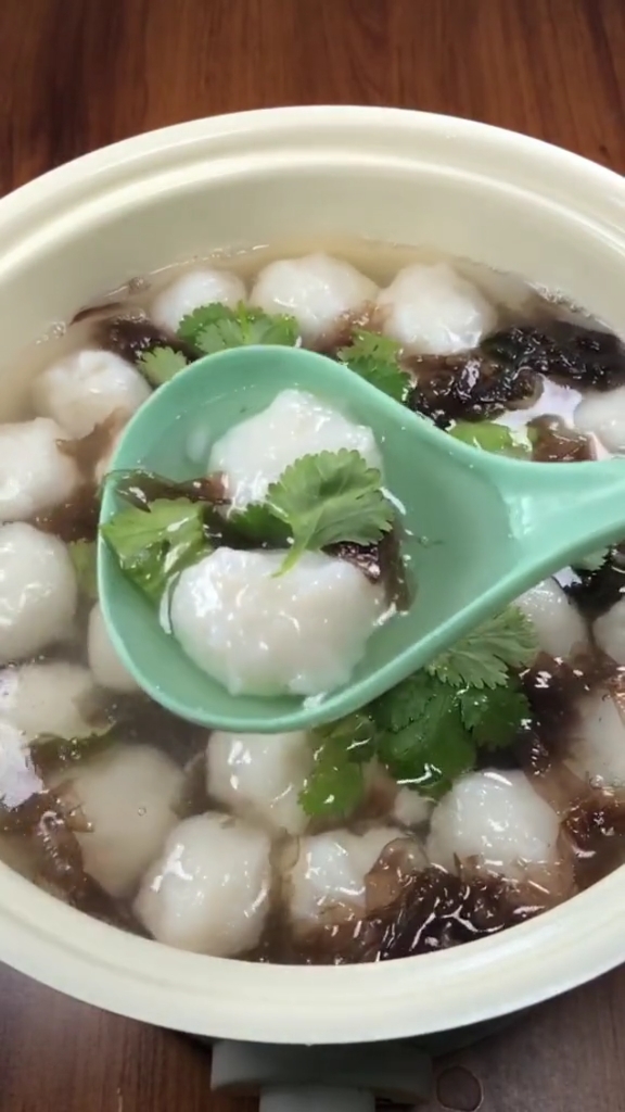 #快要憋疯的你#鱼丸汤。