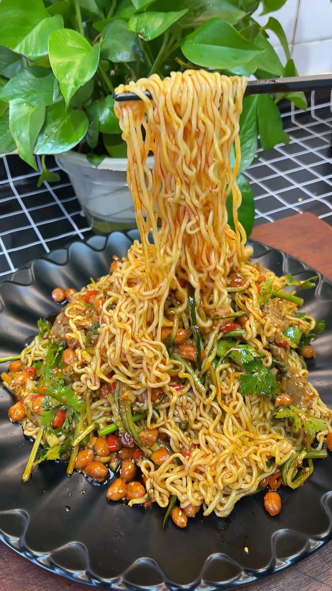 #美食#家庭版麻酱肥牛拌面，感谢朋友们的支持！