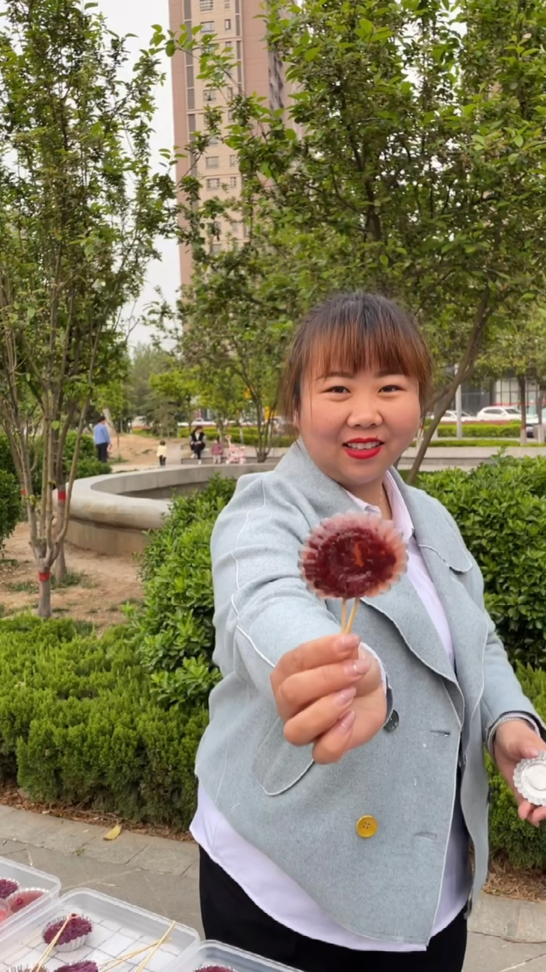 #我要上热门#不想上班了,推个小车在学校门口做钵仔糕、刚开始害怕不行有点不好意思,现在忙不