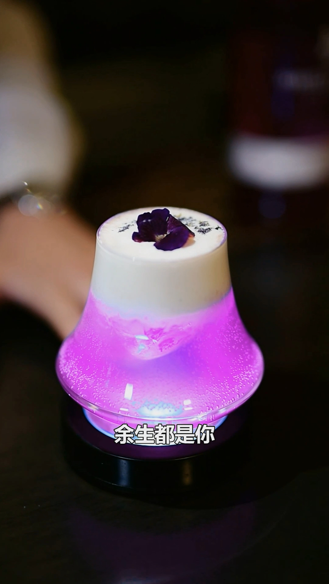 一杯充满爱意的鸡尾酒