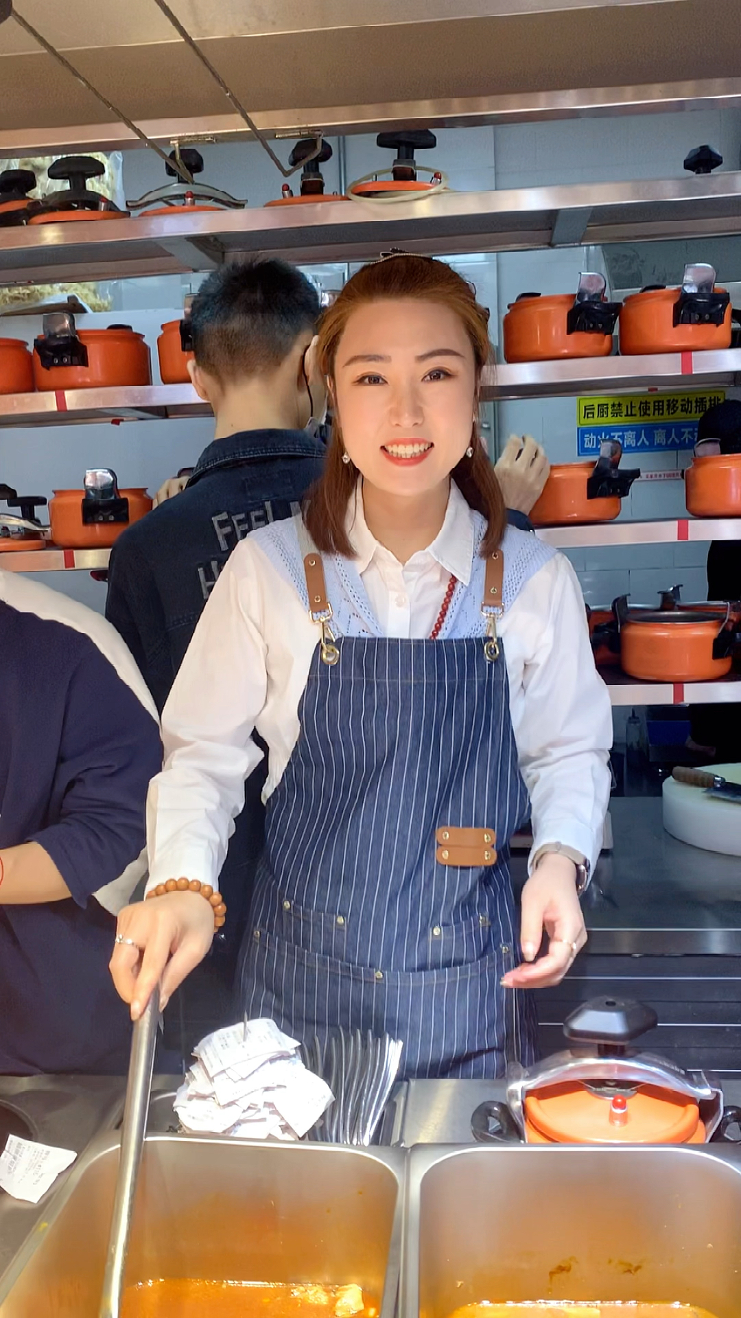 #焖菜青年#重新认识一下,我是静姐,土生土长的郑州人在家乡做香焖鸡。