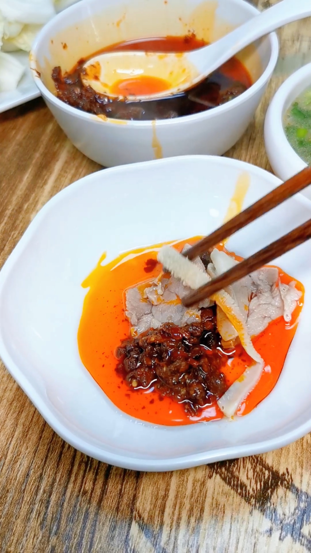 羊肉汤锅、江湖菜、家常小炒等,南充这家餐饮店,你说板眼多不多?羊肉、羊肉汤很资格