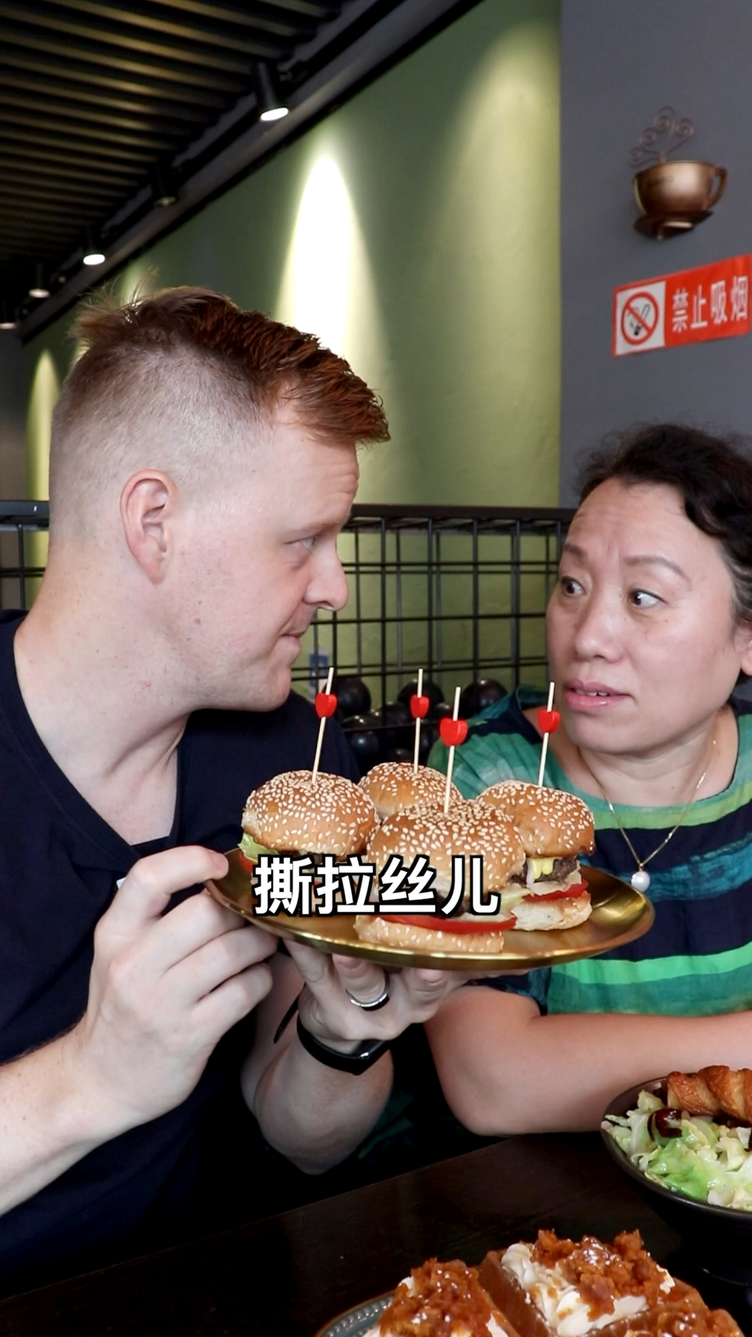 #大连美食#全家最爱西餐的，竟然是丈母娘。看到最后，铁蛋儿的辉煌时刻！