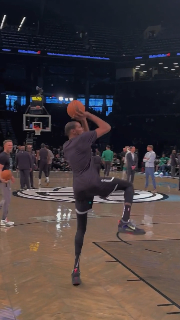 #篮球#杜兰特赛前金鸡独立投篮!