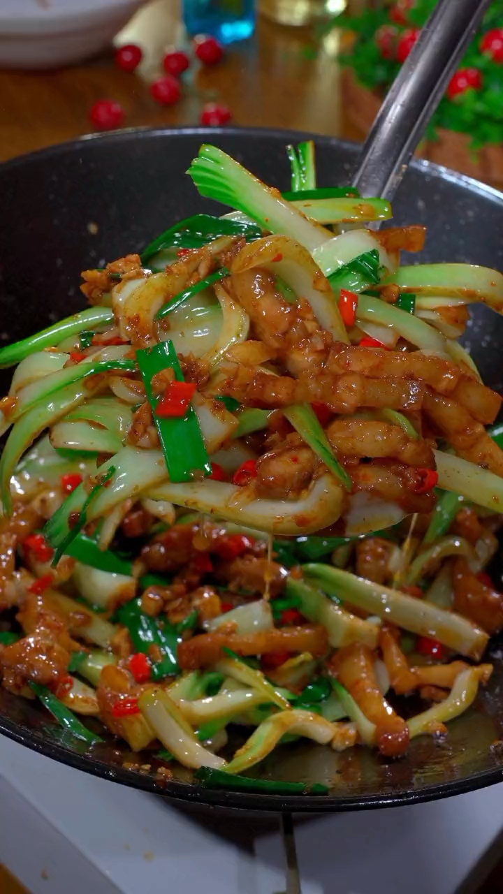 #美食记#以后青菜杆炒肉就像我这样做,实在太下饭了,你也试试吧#