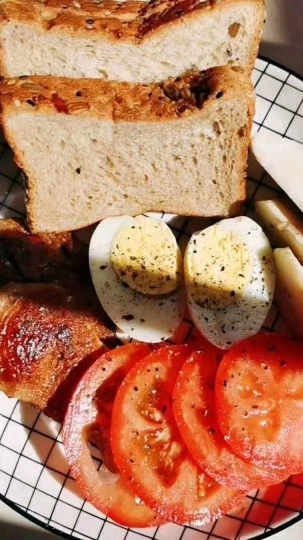 之所以选择优米熊创业,是因为:①投资很低:只需49元4箱小面包,终身不用再另