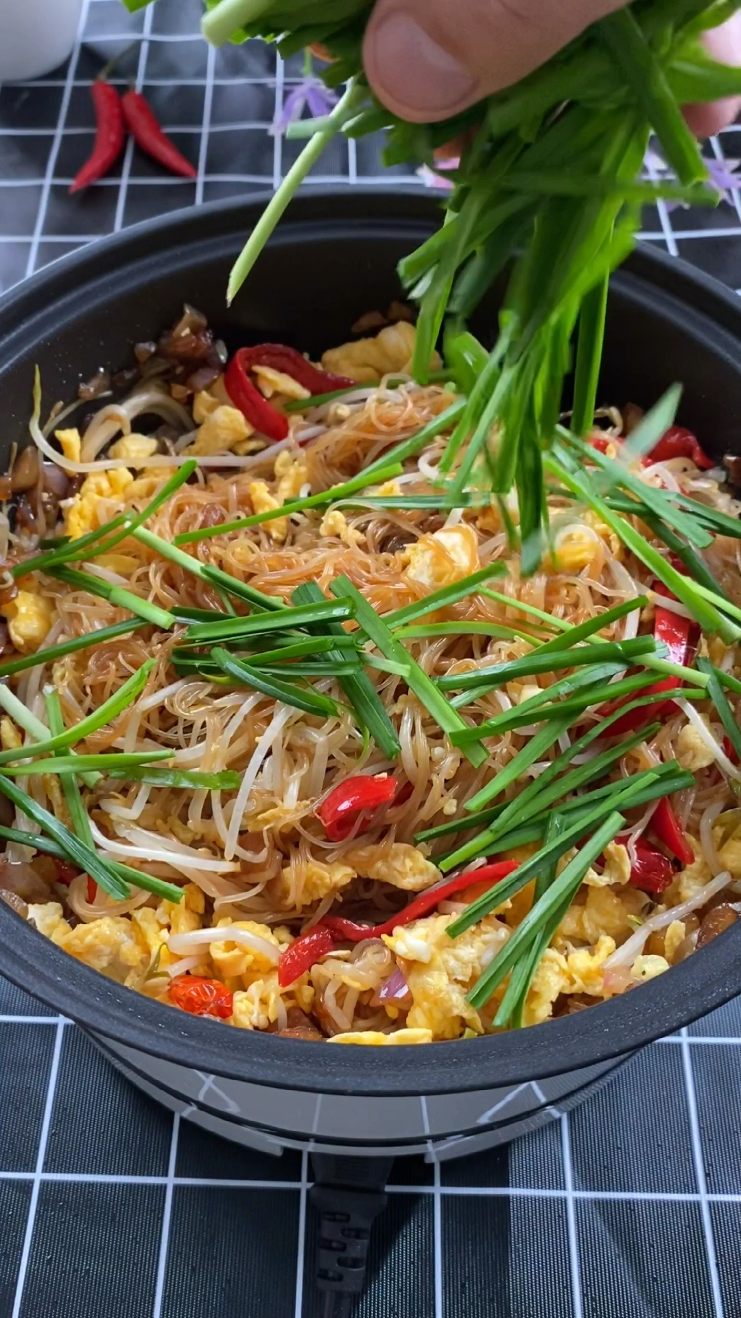 #自制美食#这才是韭菜鸡蛋粉丝正确的做法,味道鲜美下酒下饭