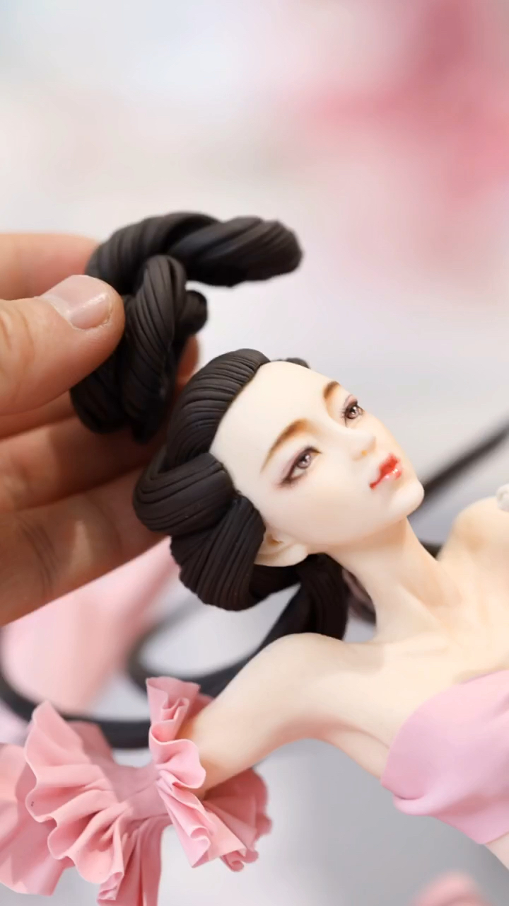 #翻糖蛋糕我要上热门#好美的翻糖蛋糕,这个美人能吃哦……