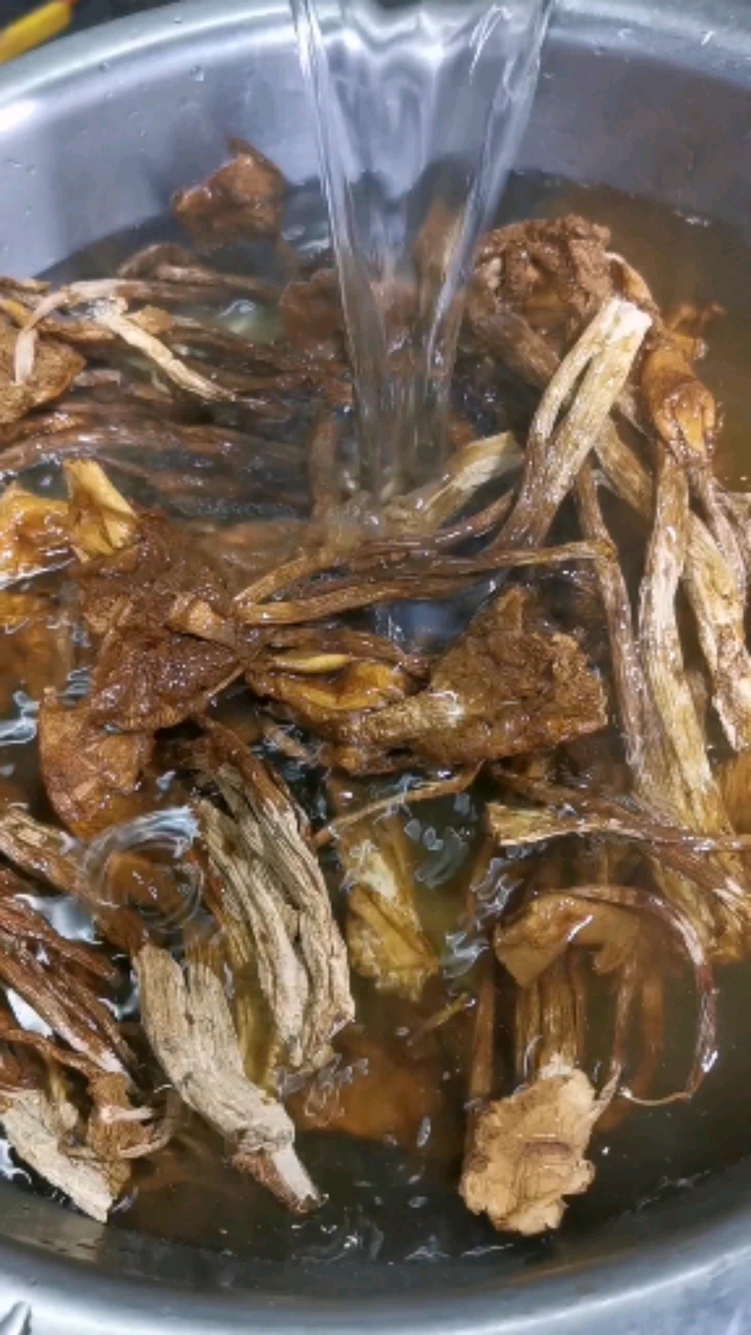 #深夜放毒#饭店的干锅茶树菇，做法简单还好吃，你们有没有吃过