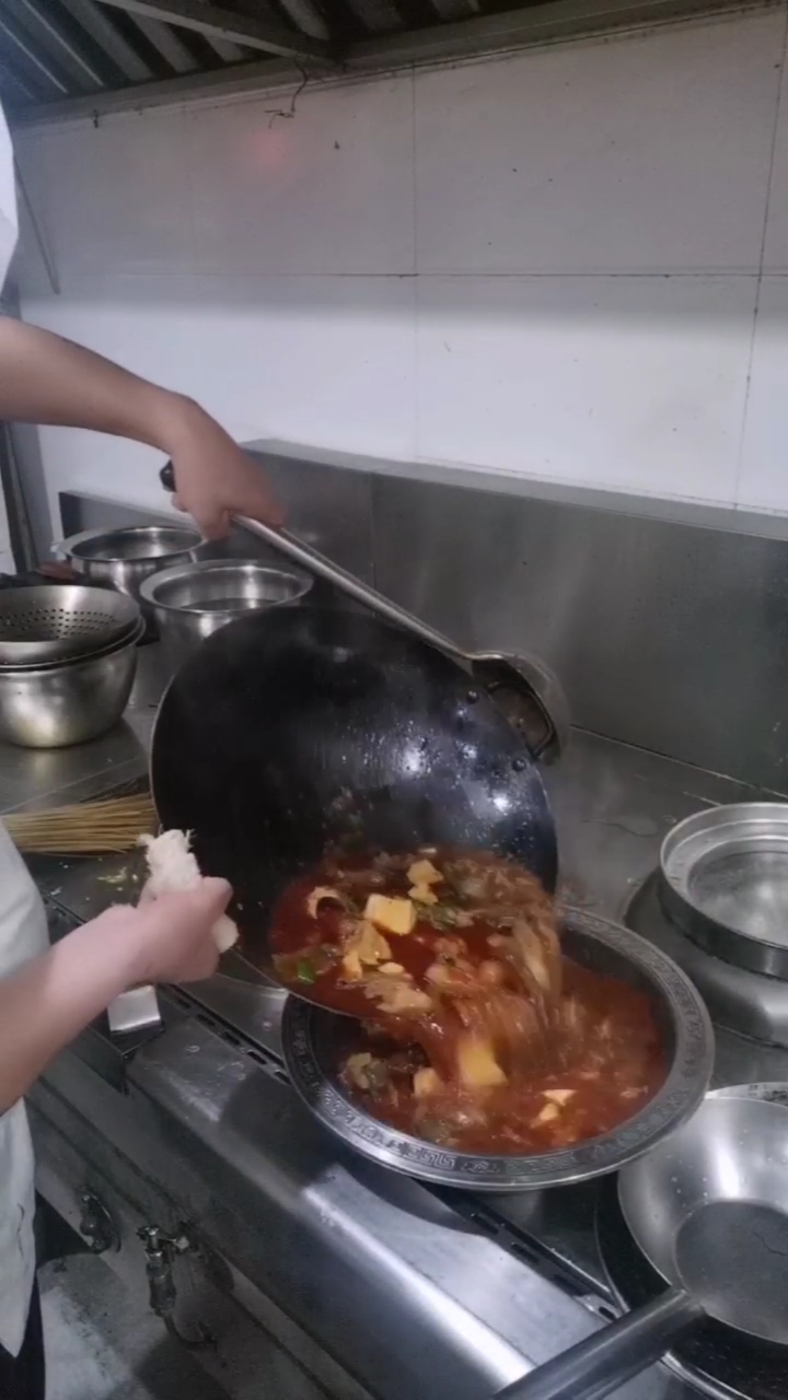#饭店监控下厨师工作#乌江豆腐鱼