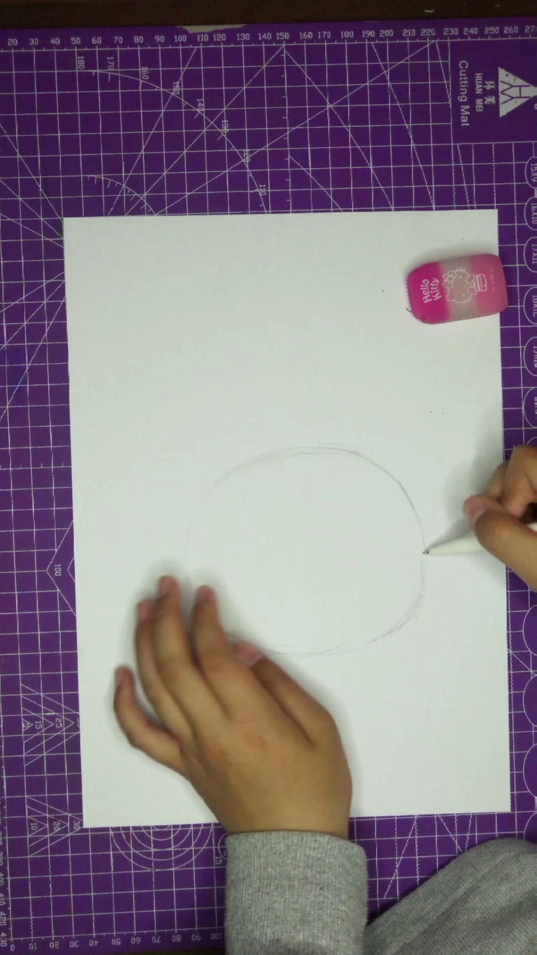 #画画原来如此简单#【艾炀的画】可爱萌简笔画小熊吃五彩丸子