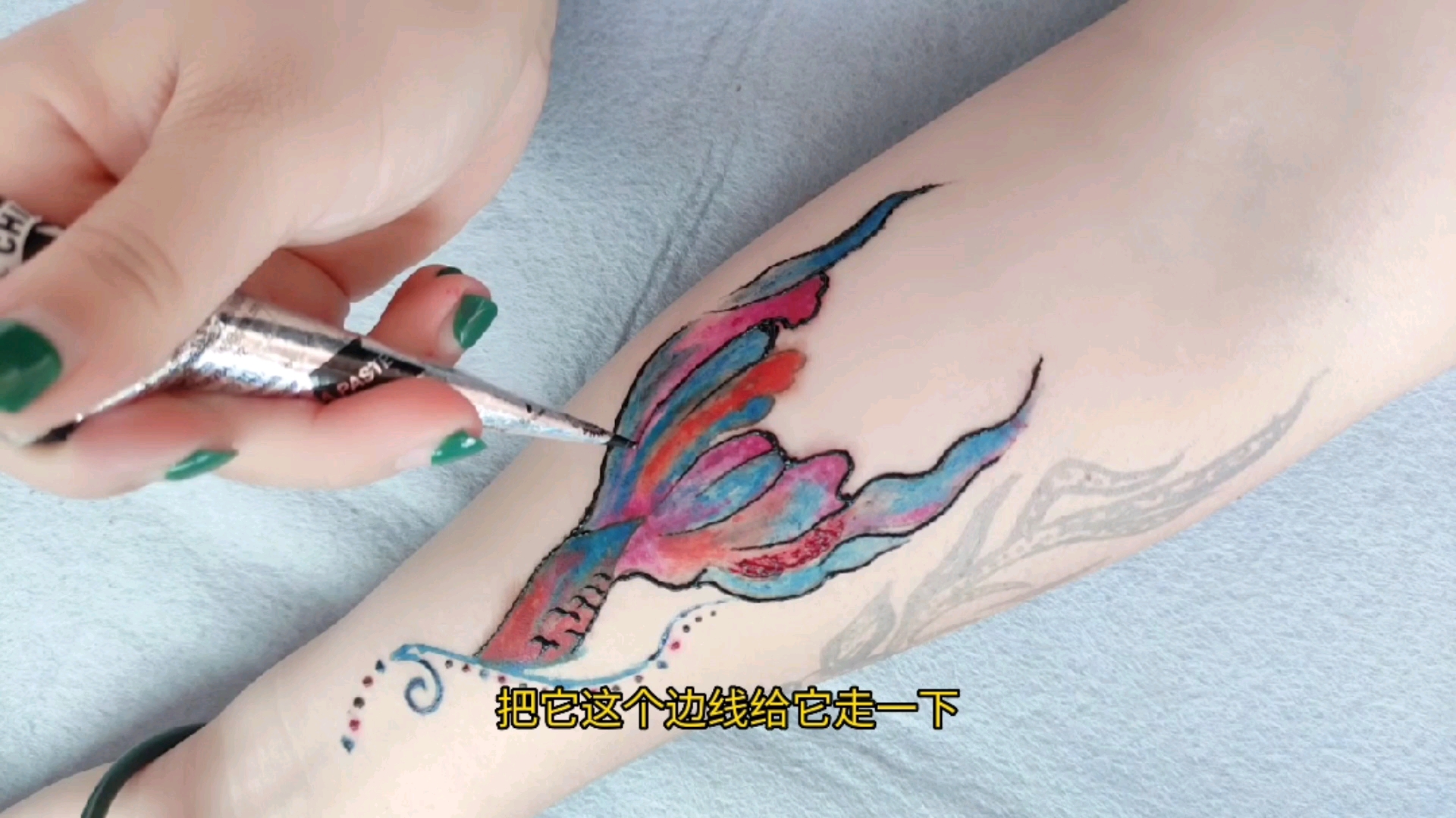 #破壳计划#秋天的第一画海娜手绘,彩色鱼尾