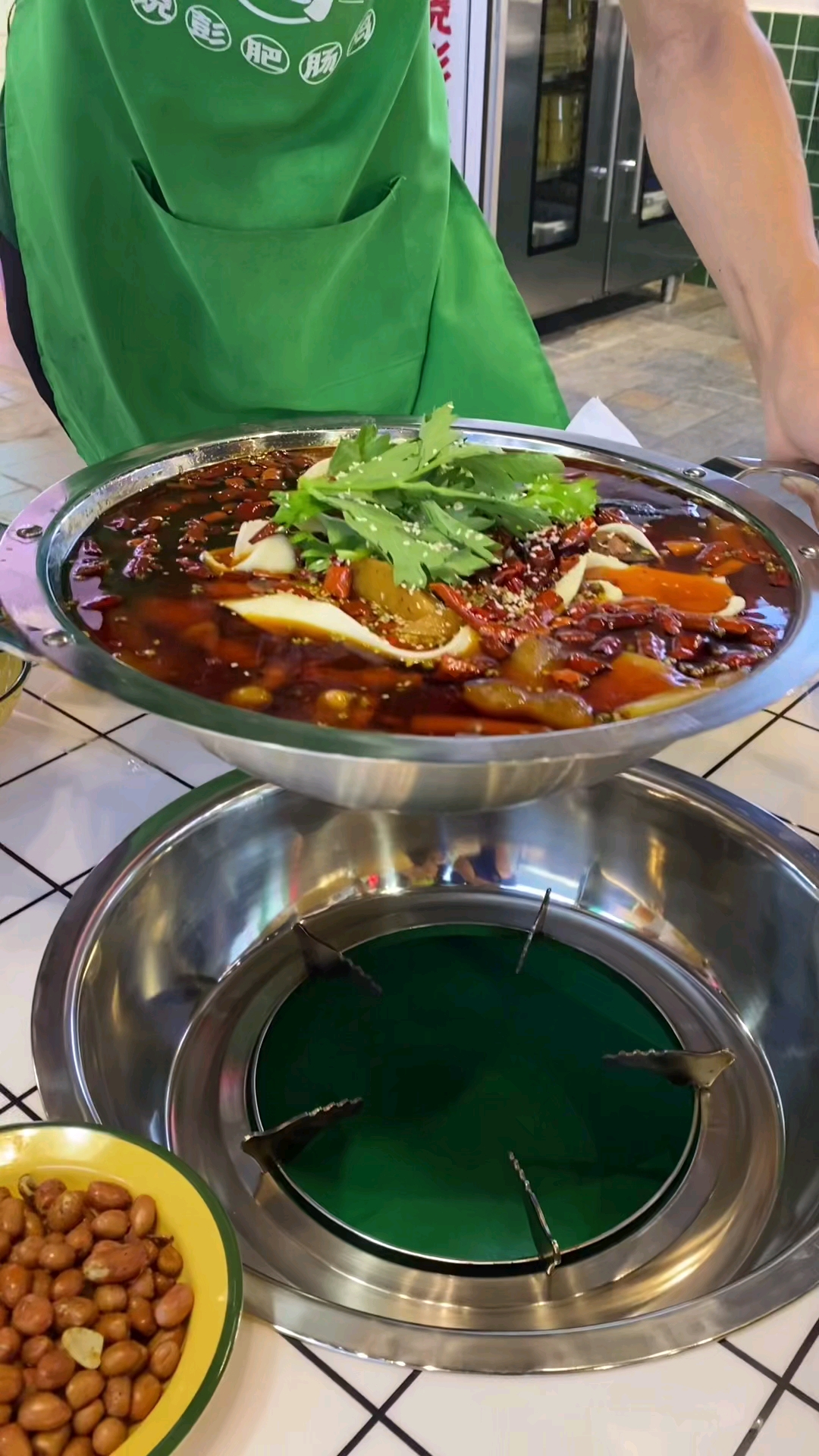 #探店美食#这家做肥肠鸡的技术都有30年了,肥肠是又糯又耙