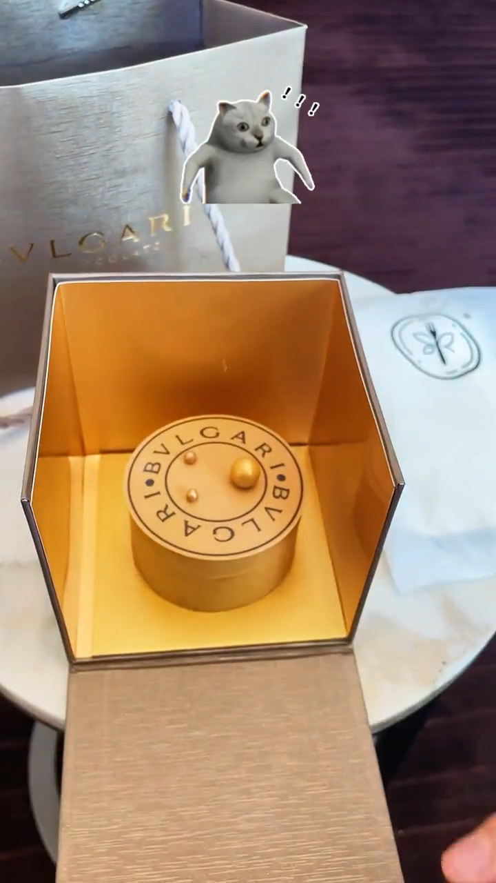 本土也来尝尝这宝格丽蛋糕啥味,帮我算算那一大口得多少?