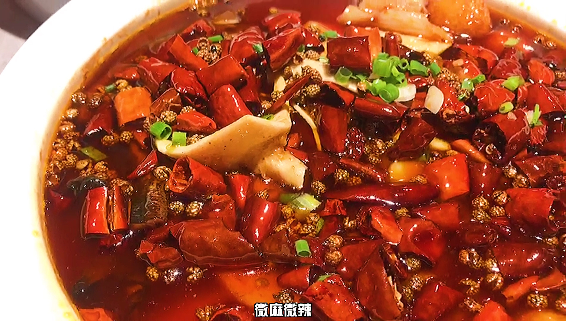 #夏日美食我来探#龙人居探店:北京连续三年蝉联大众点评必吃榜,川菜的骄傲,水煮三峡鱼,肉弹