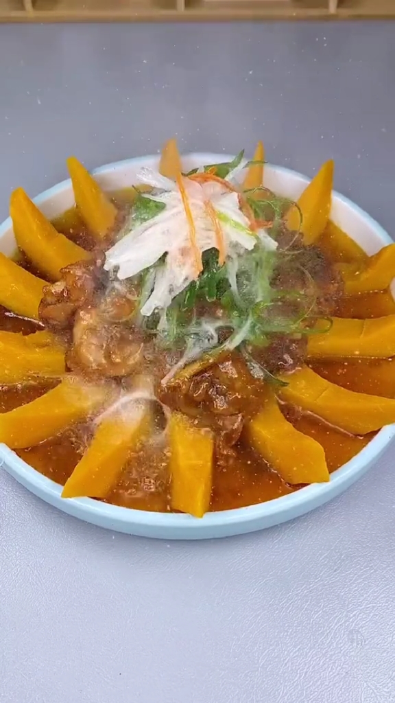 大人小孩都喜欢吃南瓜蒸鸡