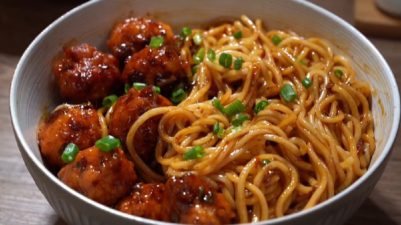 #自制美食#虾丸盖浇面,看完你的口水还止得住吗!