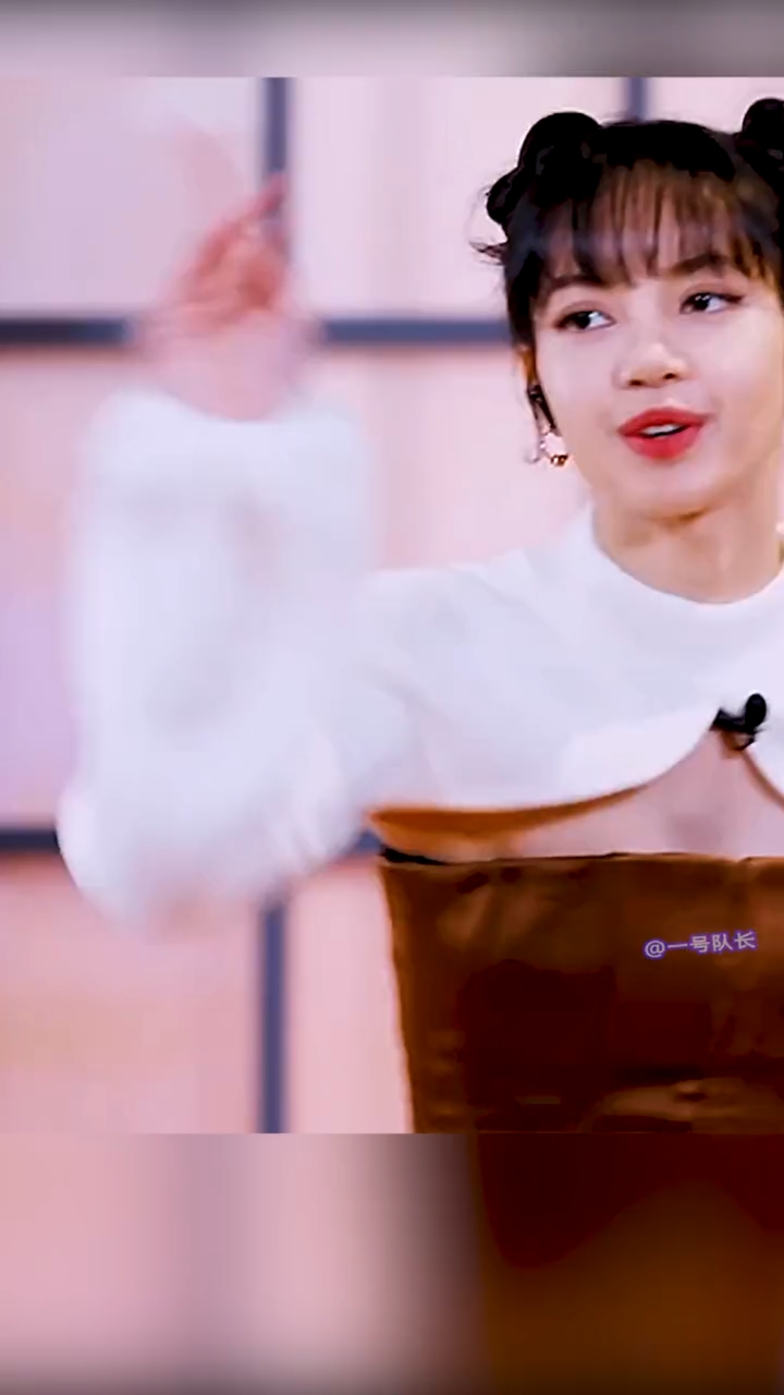 Lisa一副好像不太聪明的样子哈哈哈太可爱了。
