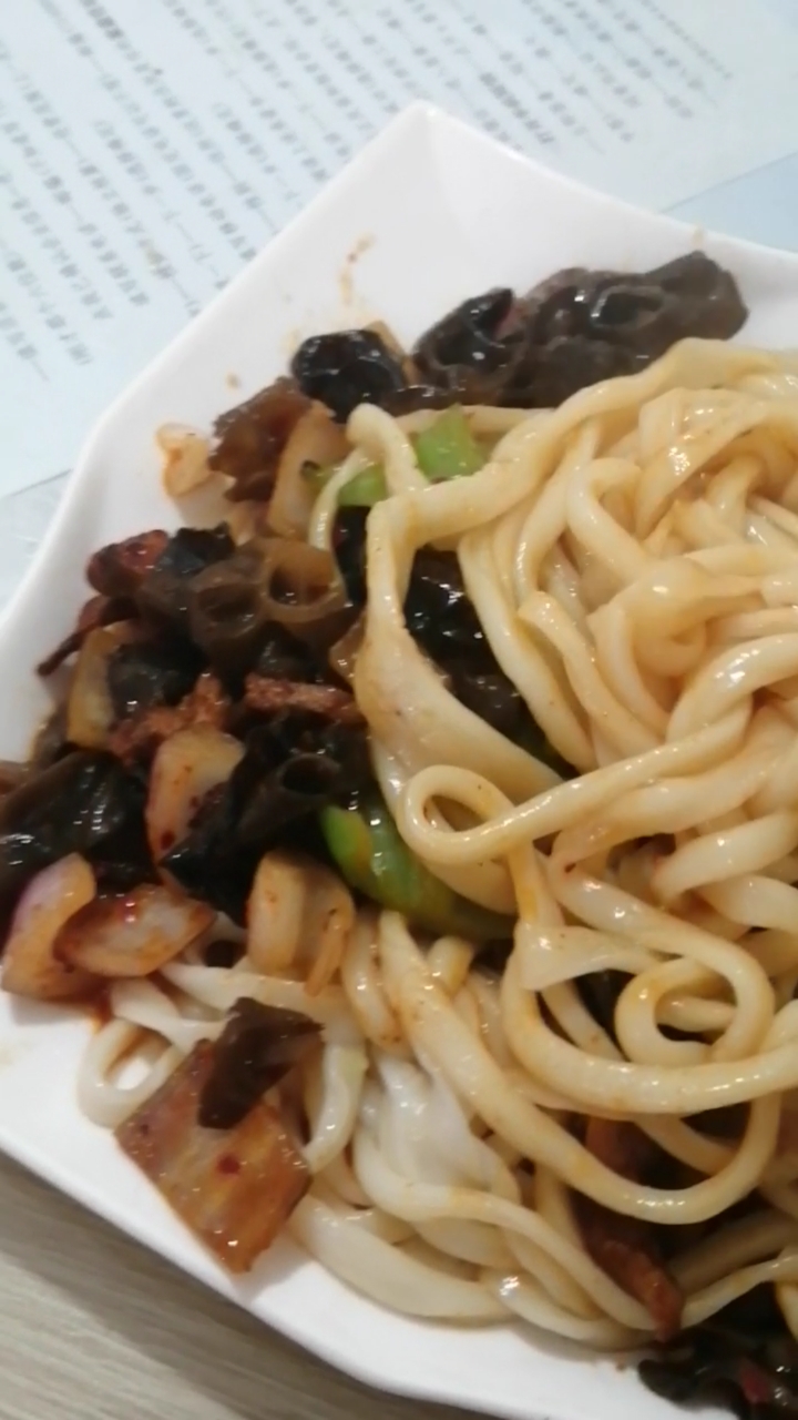 美美滴,木耳肉丝拌面