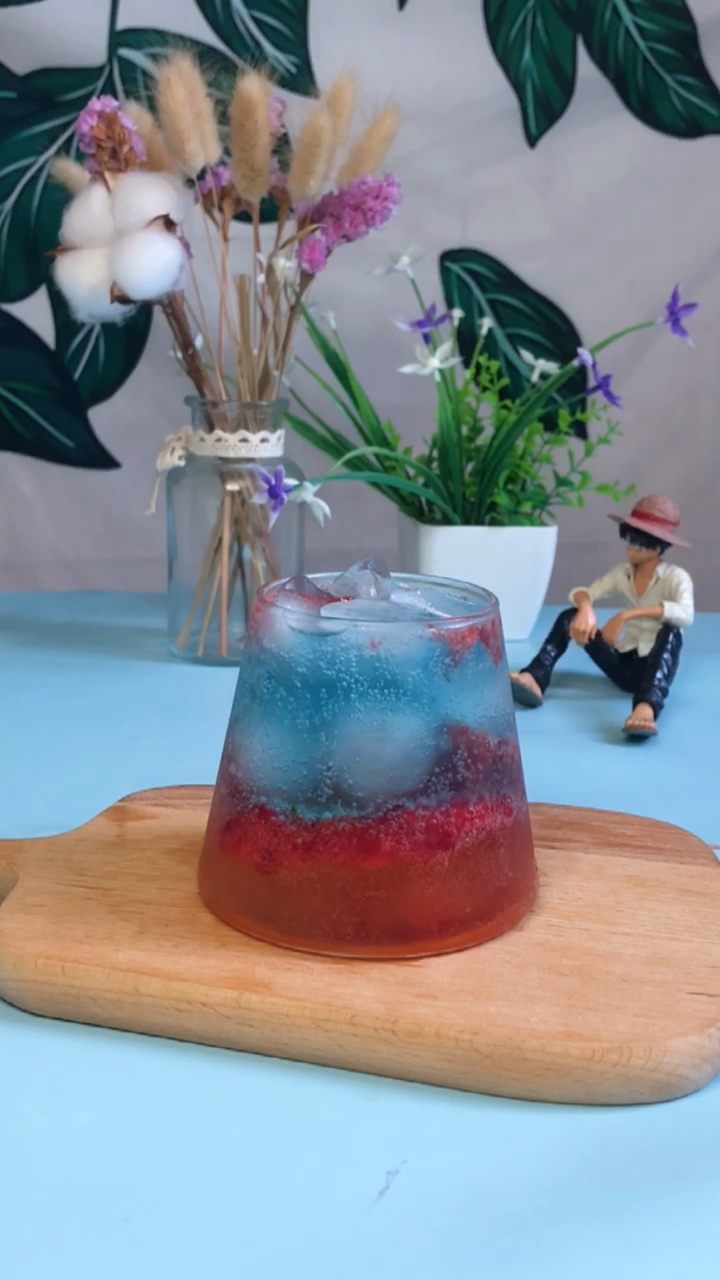 #自制美食#草莓鸡尾酒的家庭版制作,简单好喝不上头