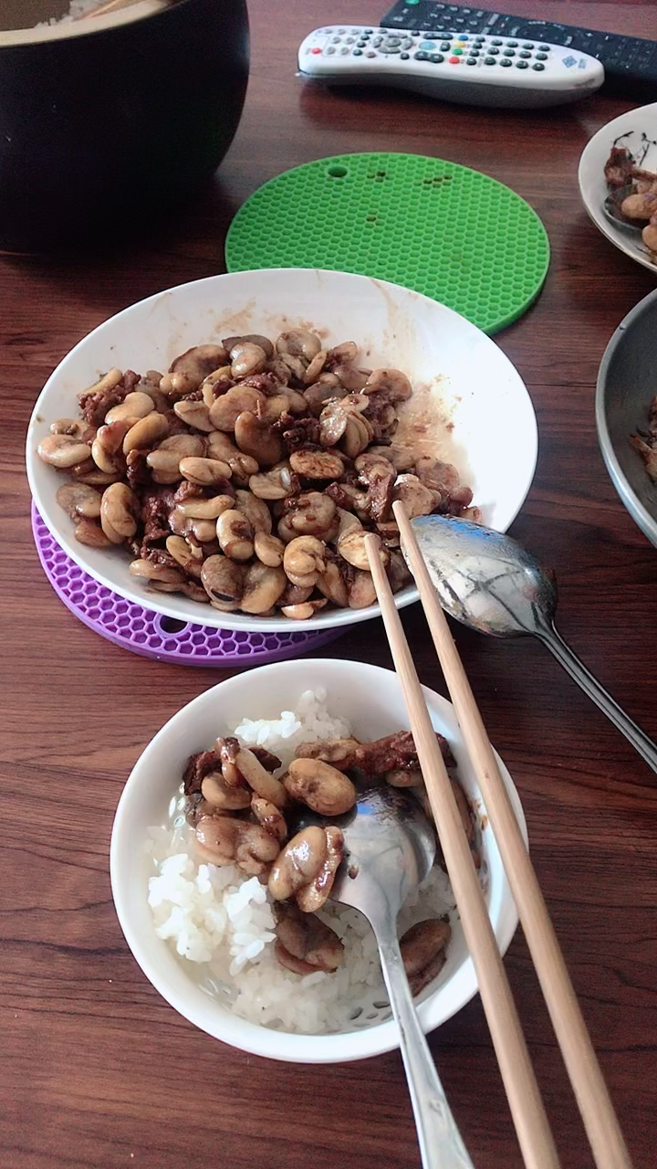 中餐:炒芽豆,醋溜白菜,香!