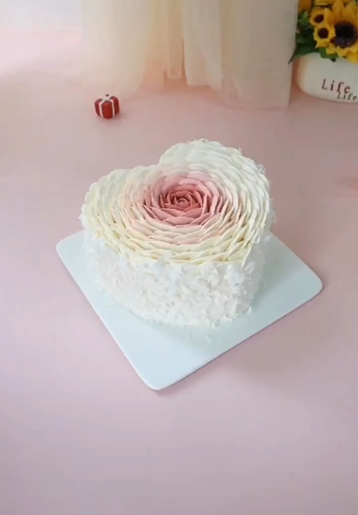 #宅家日常#心形玫瑰花蛋糕,是不是很漂亮呀!