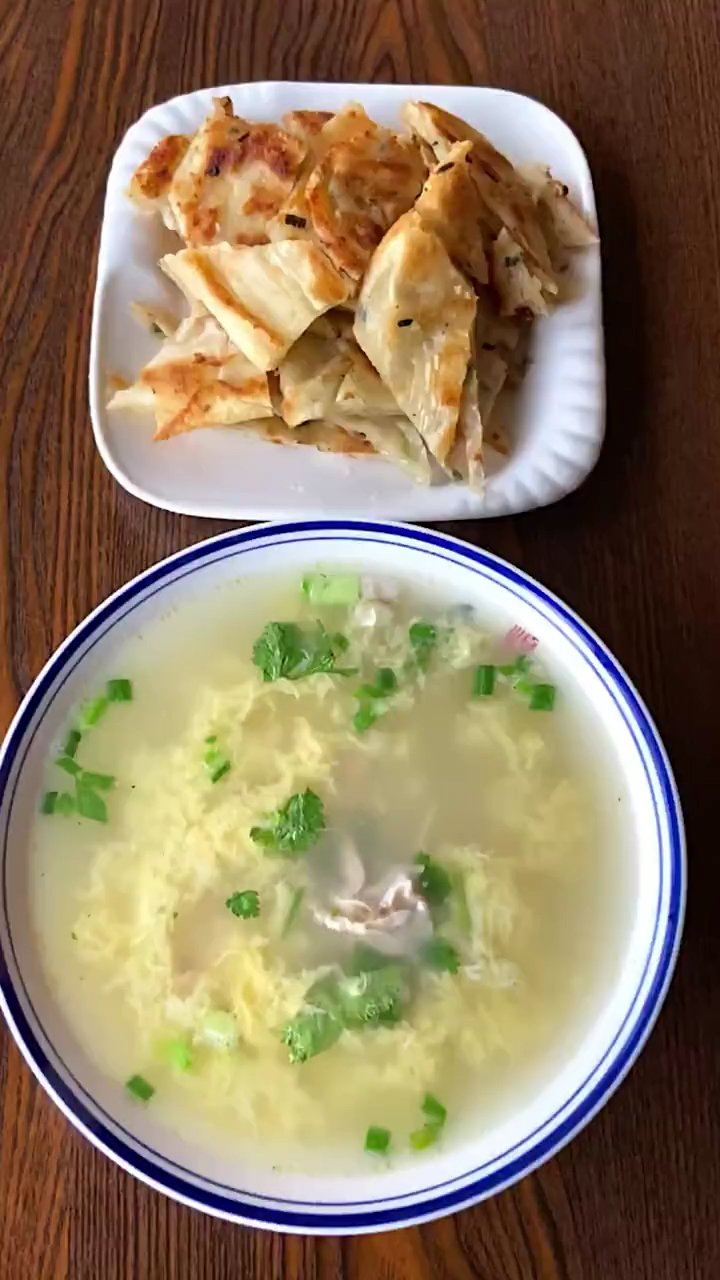 #美食看中国#特色早餐油饼母鸡汤,天南海北都爱吃,欢迎加入学习!