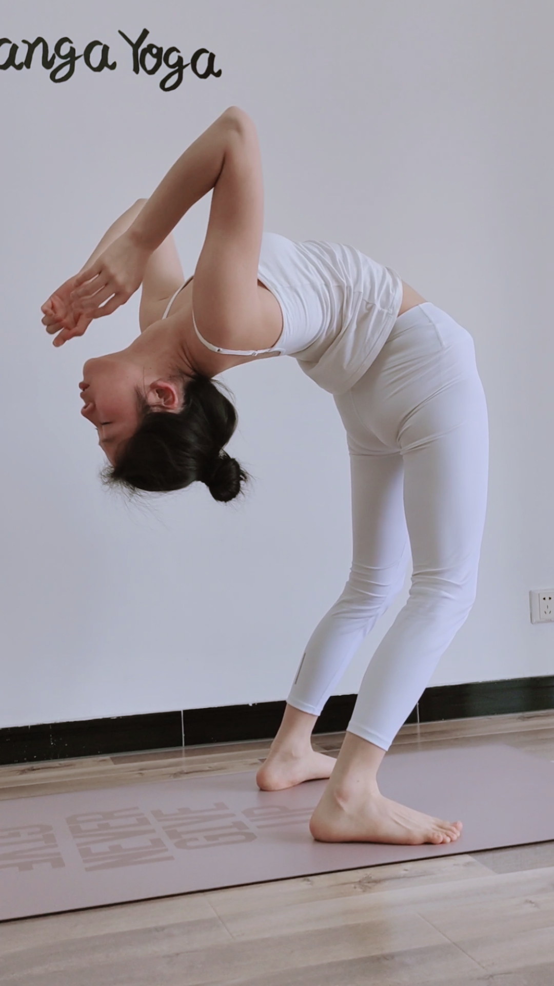 #我和春天有个约会#这个瑜伽体式不是那么容易驾驭的,您认为呢?