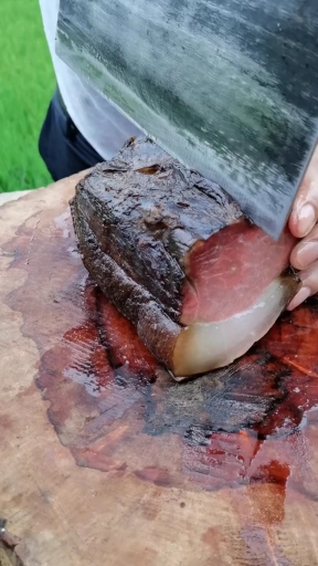 二刀肉又叫后腿肉,这样的腊肉你喜欢吗?