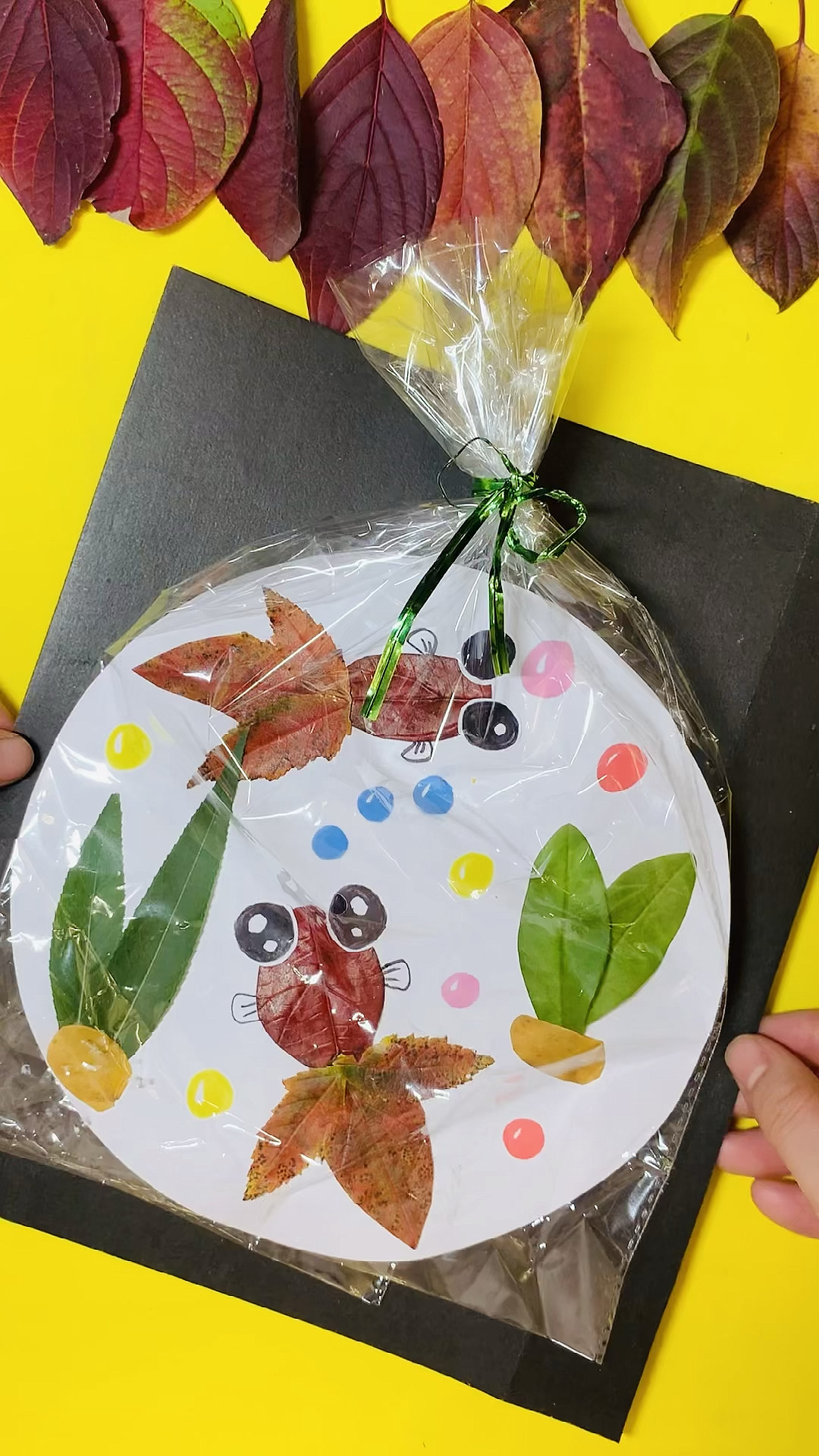 #树叶贴画#小金鱼树叶贴画