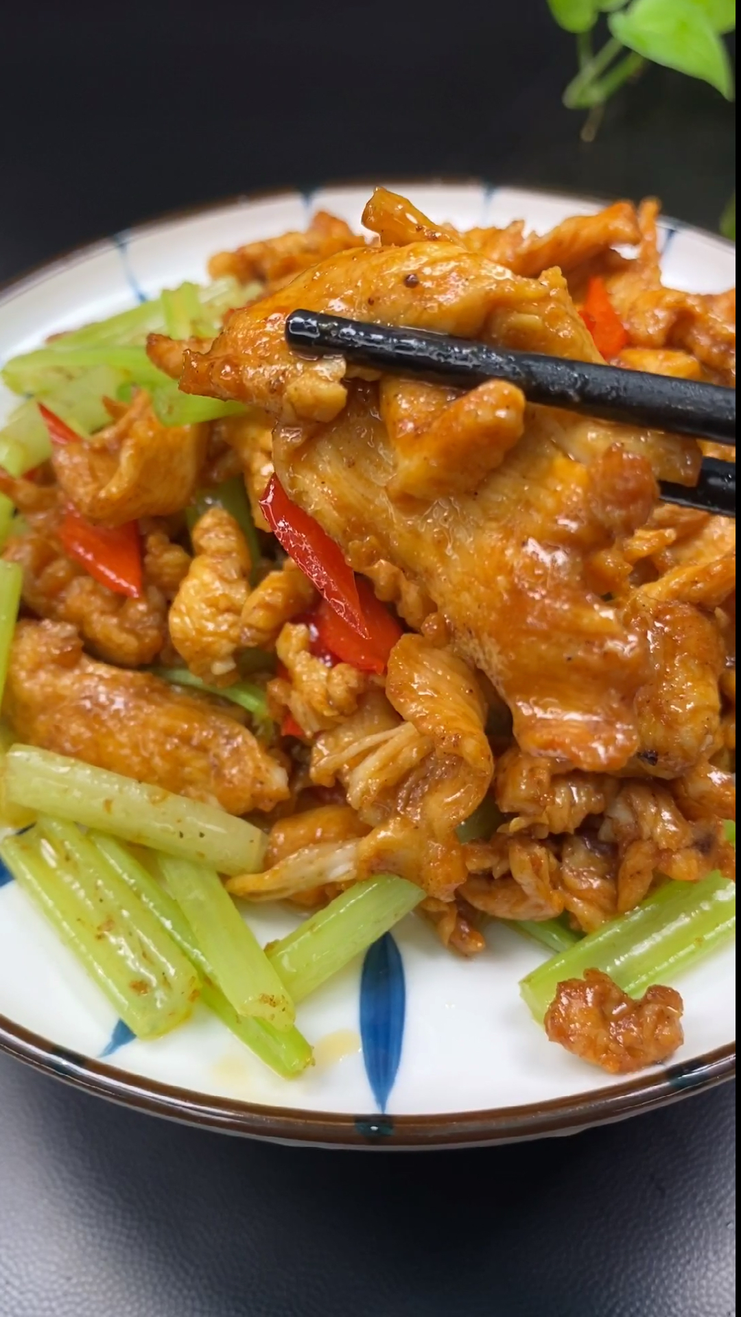 鸡胸肉这样炒,比牛肉还好吃。