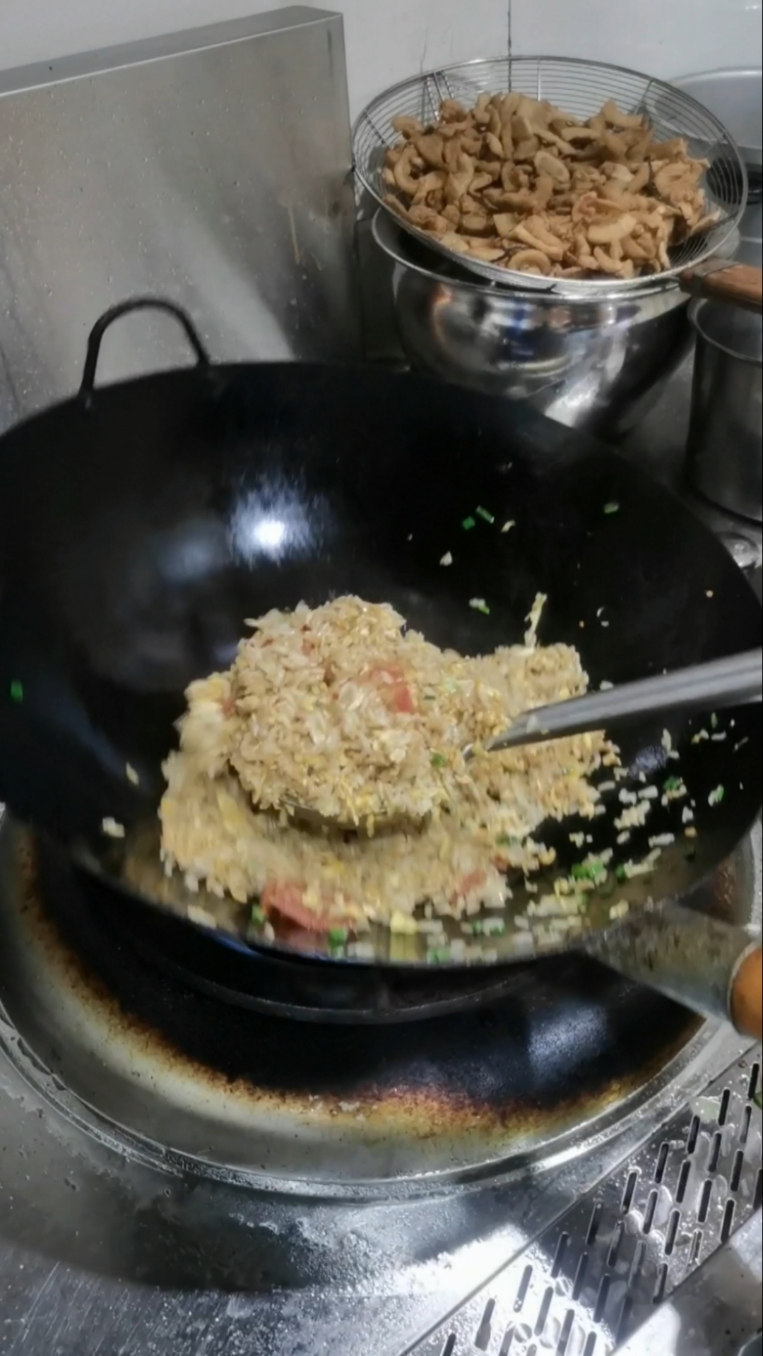 #晒晒我的春节美食#这个炒饭动作帅不帅,你们一句话