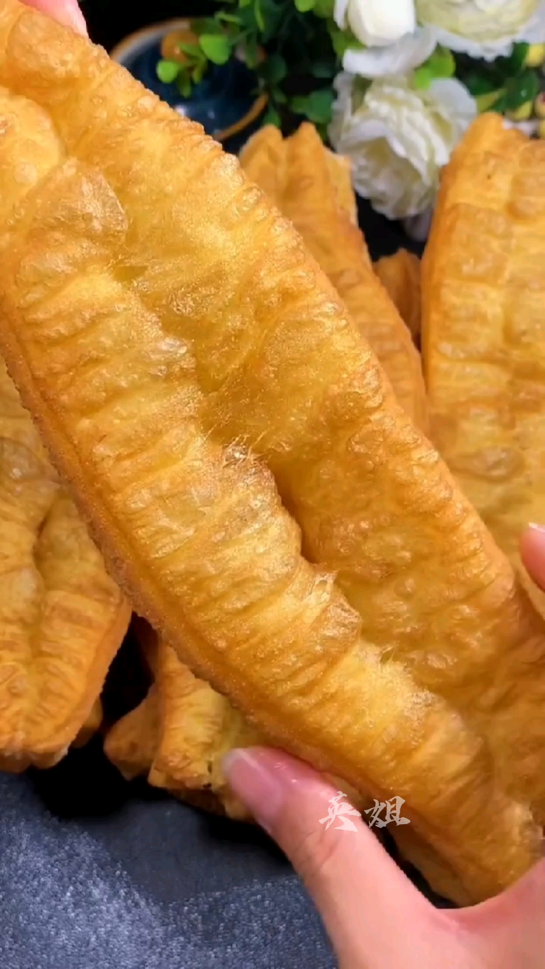 #在家做个拿手菜#为什么你炸的油条总是不成功？那是因为有几个关键点你没做到。