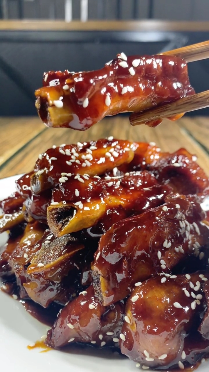 正宗糖醋排骨做法,值得收藏。