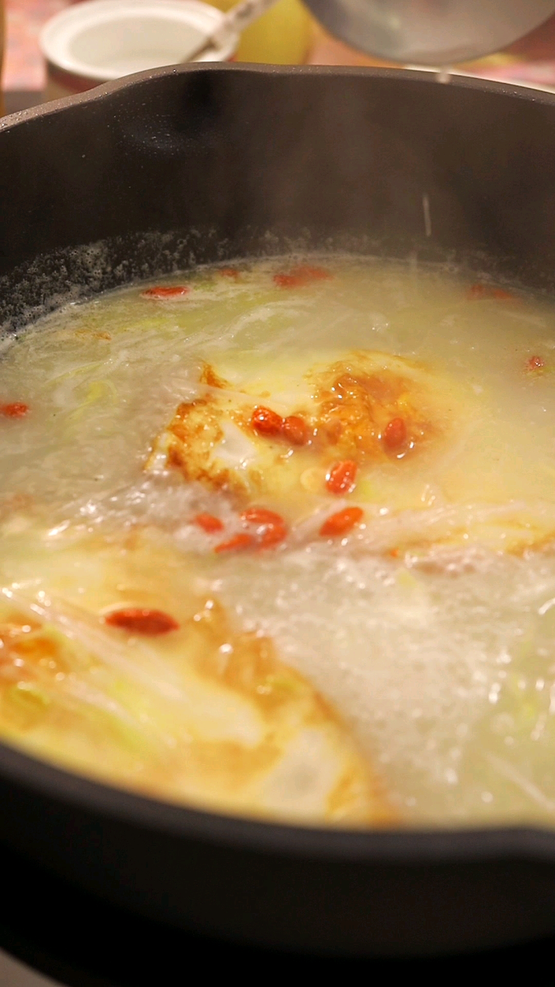 #美食#明星都在喝的荷包蛋萝卜汤,很是美味