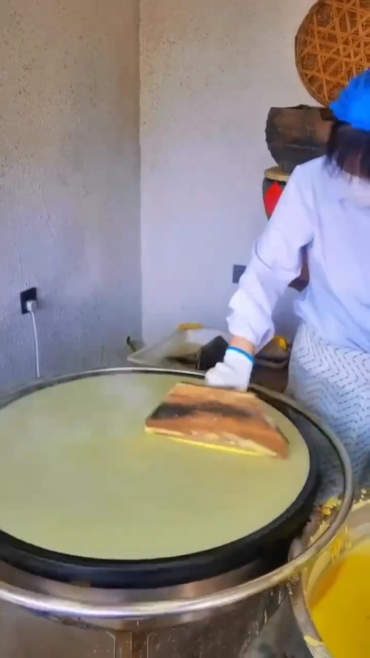 传统美食――嫩黄嫩黄的小米煎饼