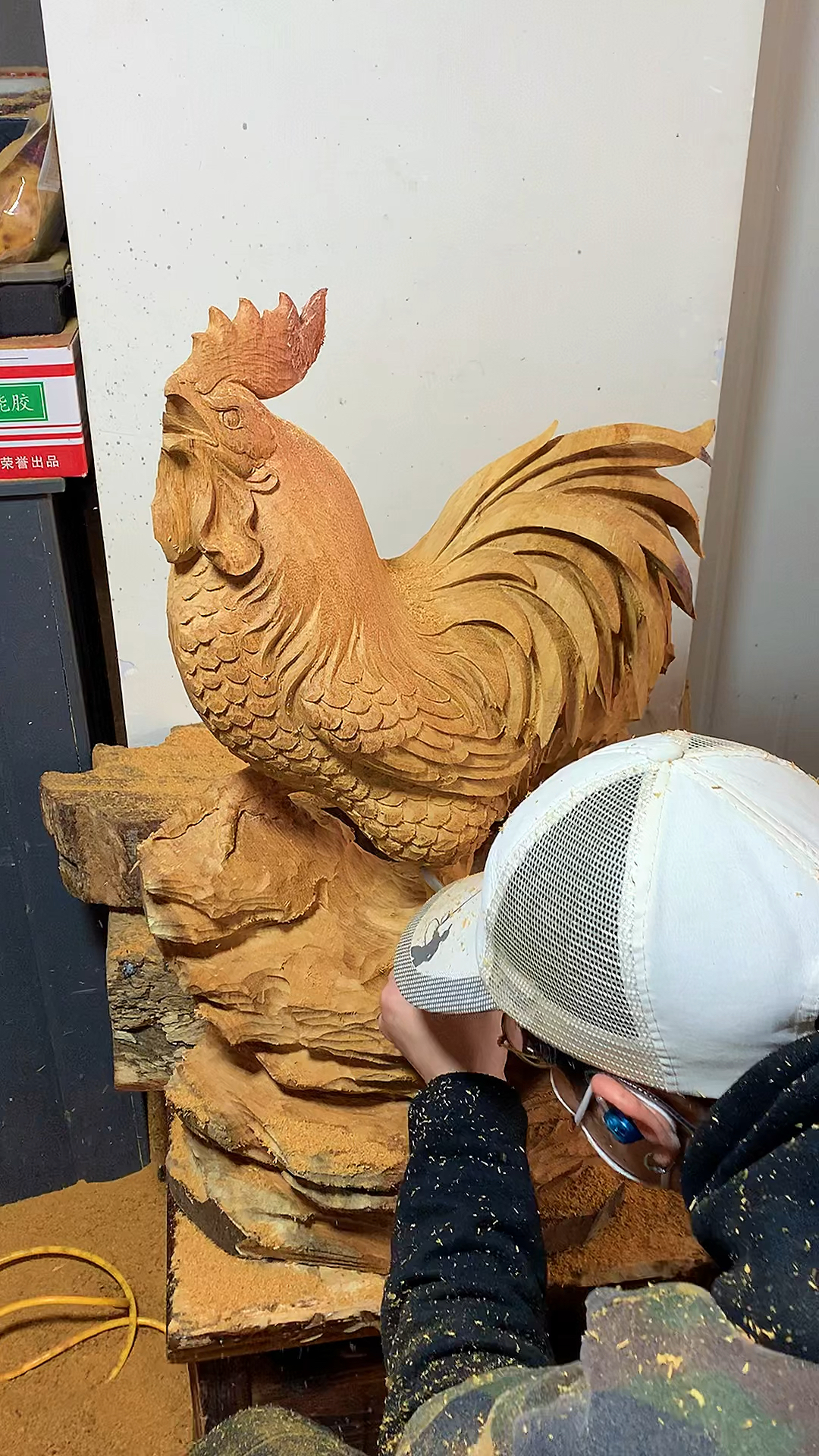 #木雕制作过程#鸡鸣富贵,家里摆一只寓意非常好